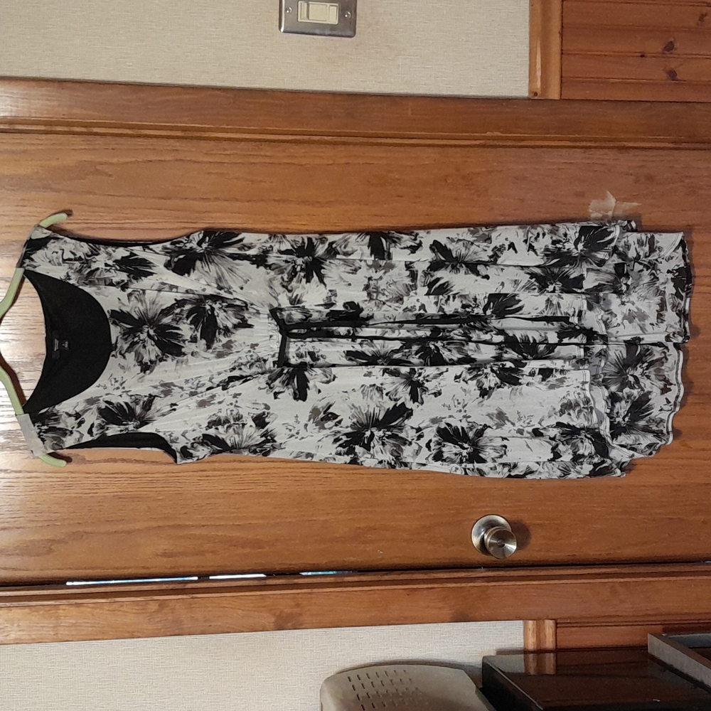 Simply Vera Dress